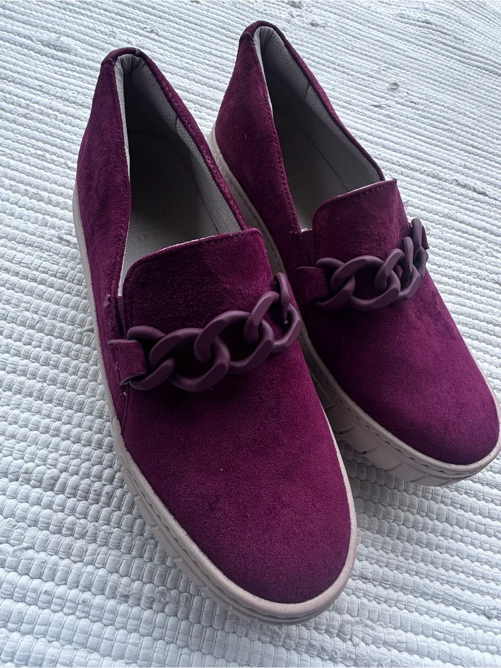 Retail: $110 Naturalizer Daphne Burgundy Suede Chain Platform Sneaker 9M NEW